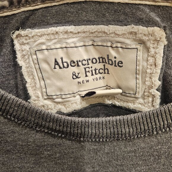 VINTAGE Y2K Men's Abercrombie & Fitch Muscle Fit Distressed Gray T-shirt - Picture 2 of 3